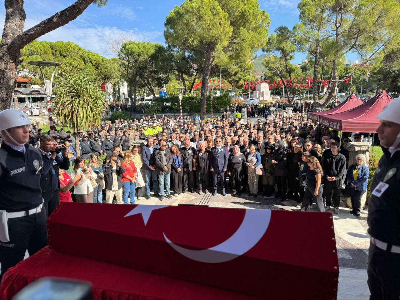 Muğla Emniyetinde Hüzün: Trafik Polisi Deniz Çakıcı Son Yolculuğuna Uğurlandı 9